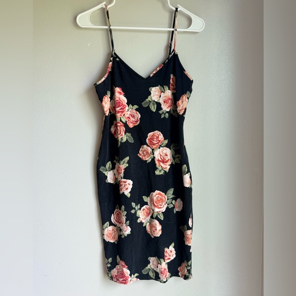 Forever 21 Dresses & Skirts - Forever 21 Woman’s Black Midi Bodycon Romantic Floral Dress L
